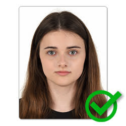 Ohnisko objektivu nedeformuje obličejové rysy. Ohnisková vzdálenost objektivu 85mm (fullframe)