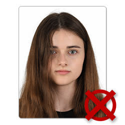 Vlasy zasahují do obličeje